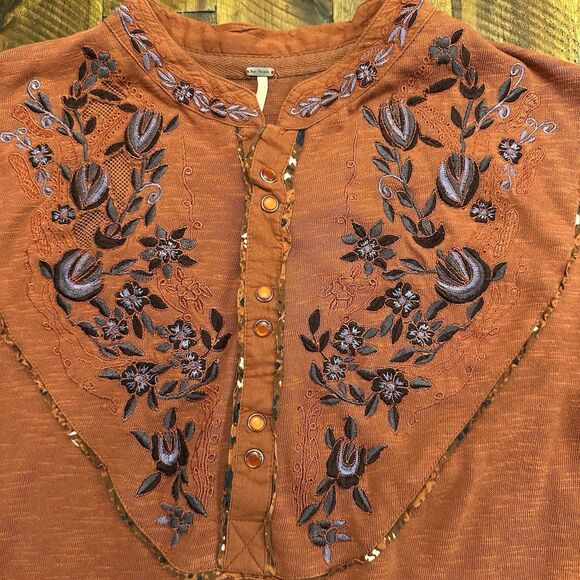 Free People Sundance Kid Western Henley Top Floral Embroidered Small Pearl Snap - Picture 7 of 14